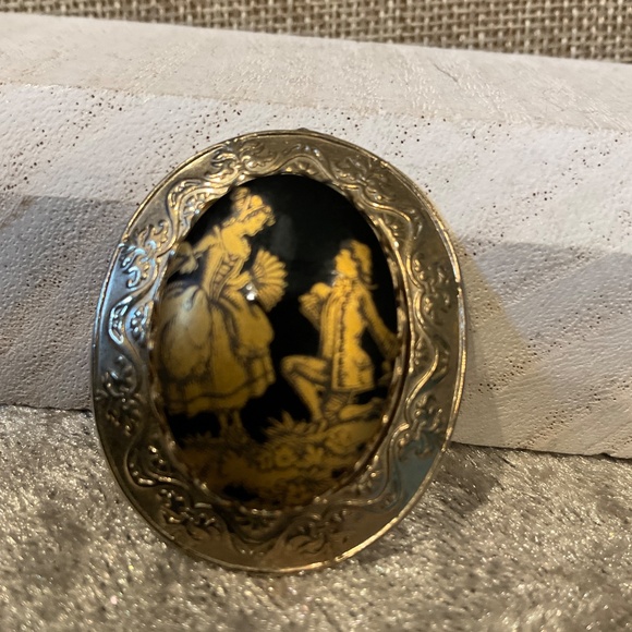 Vintage Black and Gold Courting Couple Brooch - Picture 3 of 3